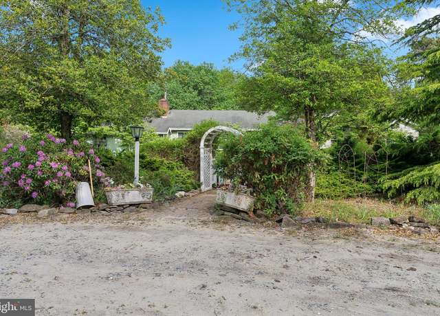 Property at 305 Hopewell Rd, Marlton, NJ 08053, 3 beds, 2 baths