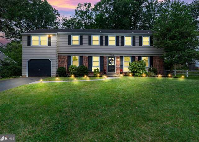 Property at 1752 Lark Ln, Cherry Hill, NJ 08003, 5 beds, 3.5 baths