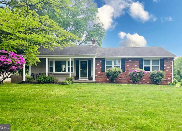 Property at 16 Featherbed Ln, Hopewell, NJ 08525, 3 beds, 1.5 baths