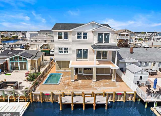Property at 24 Joy Rd, Manahawkin, NJ 08050, 4 beds, 3.5 baths