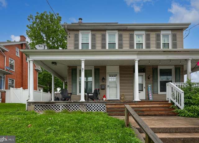 Property at 305 N Market St, Elizabethtown, PA 17022, 3 beds, 1 bath