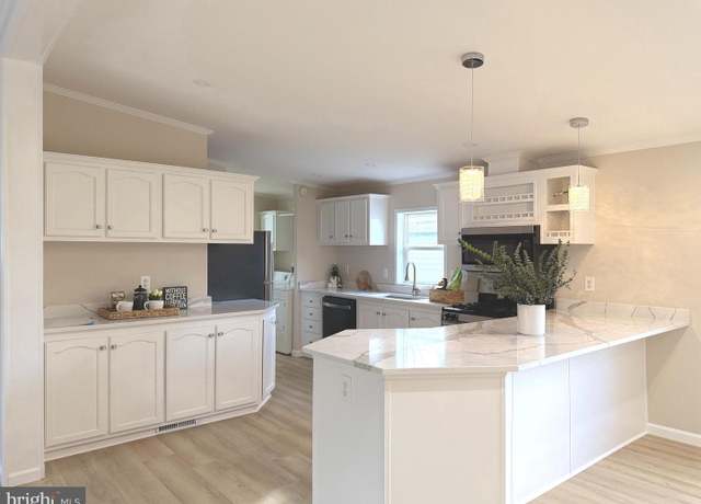 Property at 14517 Braniff Cir, Chantilly, VA 20151, 3 beds, 2 baths