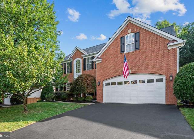 Property at 7016 Clifton Knoll Ct, Alexandria, VA 22315, 4 beds, 3.5 baths