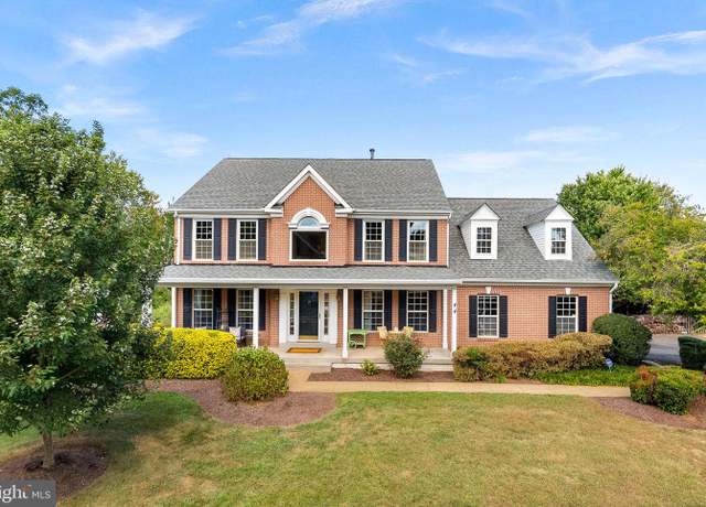 Property at 12902 Tarragon Ct, Herndon, VA 20171, 4 beds, 3.5 baths