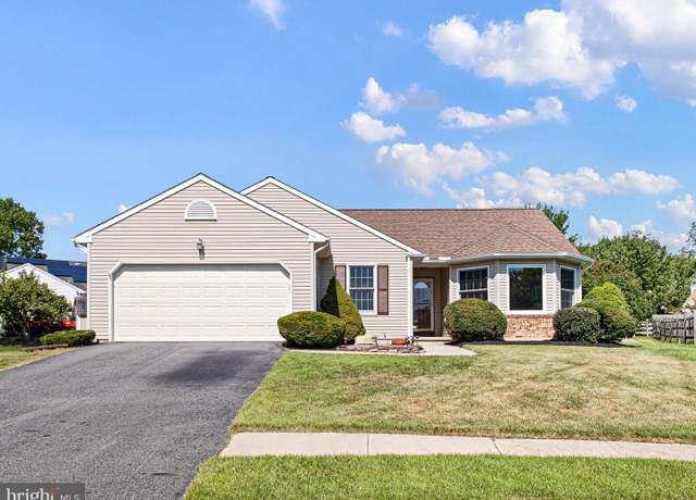 Property at 13 Charcoal Ct, Newark, DE 19702, 3 beds, 2 baths
