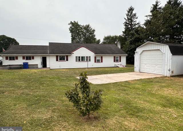 Property at 220 Graceville Rd E, Breezewood, PA 15533, 3 beds, 1 bath