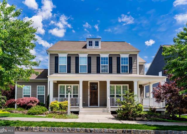 Property at 528 Shaw St, Mechanicsburg, PA 17050, 4 beds, 2.5 baths