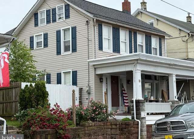 Property at 18 S 9th St, Akron, PA 17501, 3 beds, 1.5 baths