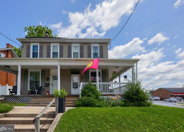 Property at 303 N Market St, Elizabethtown, PA 17022, 3 beds, 1.5 baths