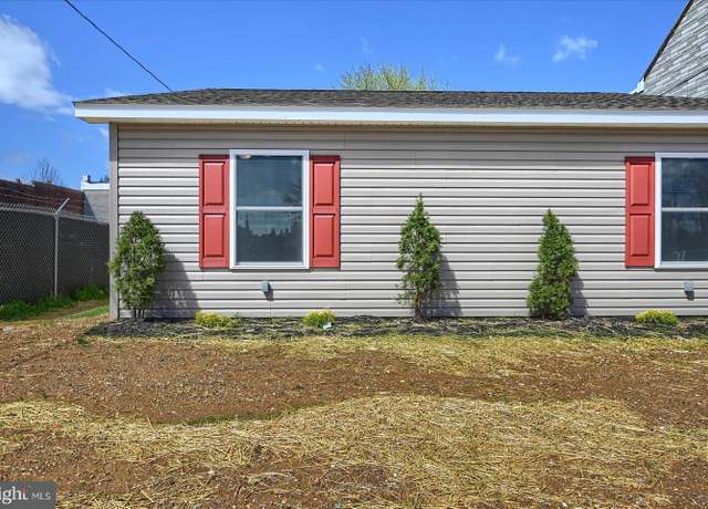 Property at 280 Cottage Hill Rd, York, PA 17401, 2 beds, 1 bath