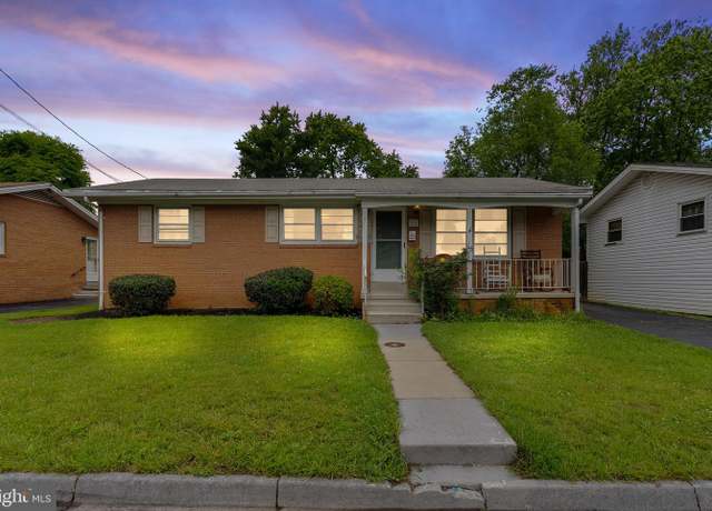 Property at 211 Wood Ave, Winchester, VA 22601, 3 beds, 2.5 baths