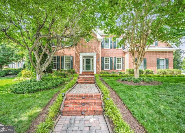 Property at 17826 Cricket Hill Dr, Germantown, MD 20874, 6 beds, 5.5 baths