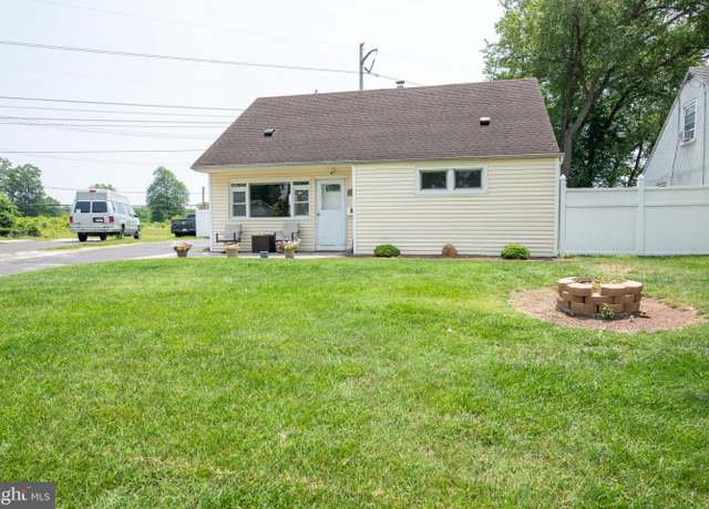 Property at 804 Winder Dr, Bristol, PA 19007, 4 beds, 2 baths