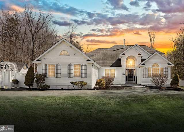 Property at 343 High Country Dr, Blakeslee, PA 18610, 3 beds, 2.5 baths