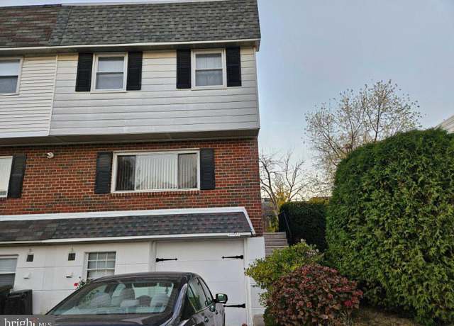 Property at 10922 Lockart Rd, Philadelphia, PA 19116, 3 beds, 2.5 baths