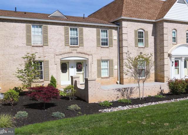 Property at 1000 Country Club Rd #8, York, PA 17403, 2 beds, 2 baths