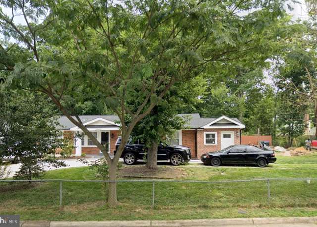 Property at 1114 S Dickenson Ave, Sterling, VA 20164, 3 beds, 2.5 baths