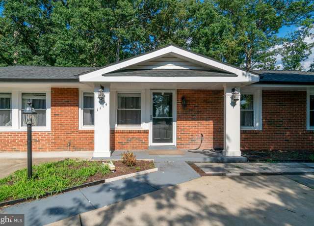 Property at 1114 S Dickenson Ave, Sterling, VA 20164, 3 beds, 2.5 baths