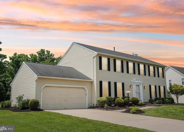 Property at 606 Saratoga Dr, Mount Laurel, NJ 08054, 5 beds, 2.5 baths