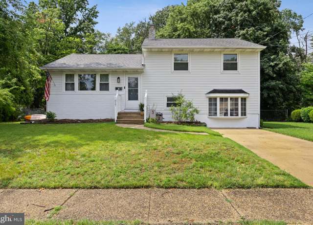 Property at 517 8th St, Riverside, NJ 08075, 3 beds, 1.5 baths