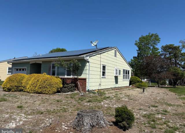 Property at 12 Norfolk Dr, Toms River, NJ 08757, 2 beds, 1.5 baths