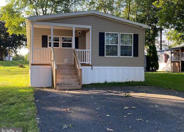 Property at 9 Hollar Dr S, Shippensburg, PA 17257, 3 beds, 2 baths