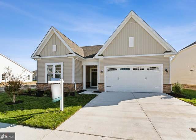 Property at 214 Crestview Ridge Dr, Bristow, VA 20136, 4 beds, 3 baths