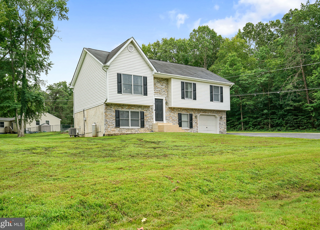 Property at 8 Woodside Dr, Chesapeake City, MD 21915, 3 beds, 2.5 baths