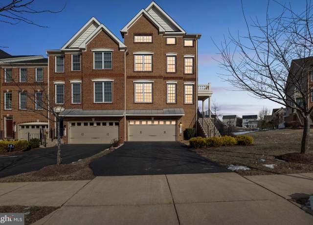 Property at 4324 Thoroughbred Dr, Upper Marlboro, MD 20772, 4 beds, 4 baths