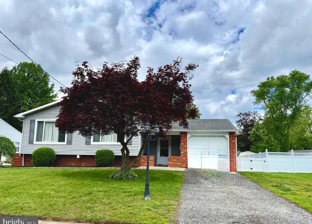 Property at 18 Forrest Dr, Turnersville, NJ 08012, 4 beds, 2.5 baths