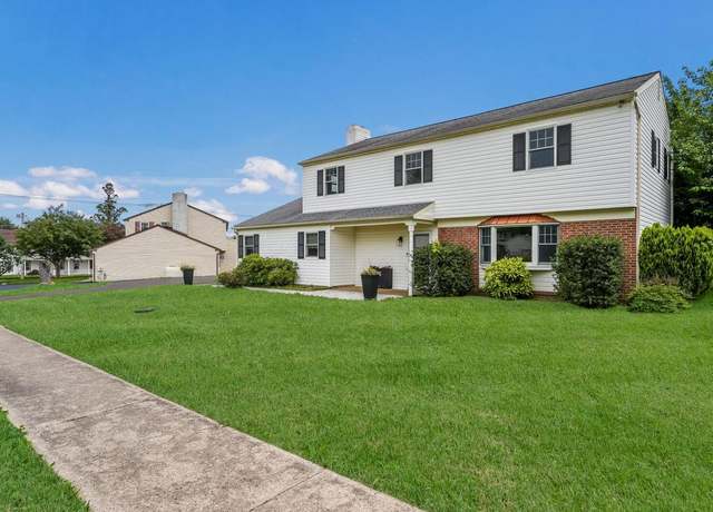 Property at 17 Rosemore Dr, Chalfont, PA 18914, 4 beds, 2.5 baths