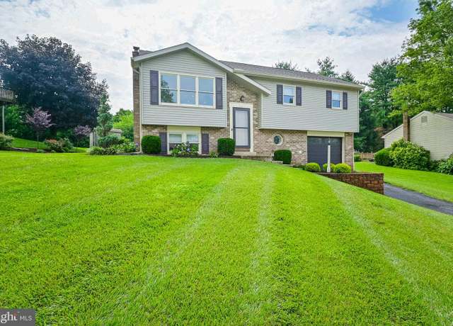Property at 20 Rosewood Dr, Lancaster, PA 17603, 3 beds, 2 baths