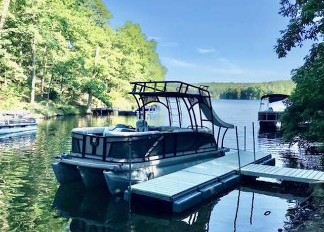 Property at 905 Lakeview Dr, Cross Junction, VA 22625