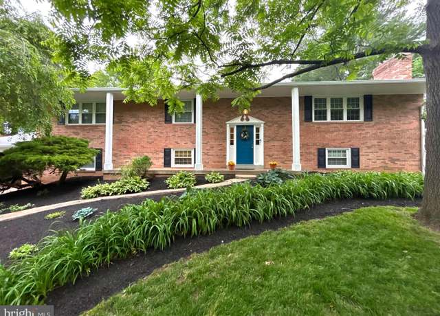Property at 828 Monroe St, Herndon, VA 20170, 5 beds, 3 baths