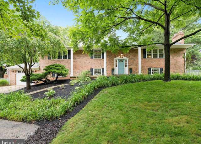 Property at 828 Monroe St, Herndon, VA 20170, 5 beds, 3 baths
