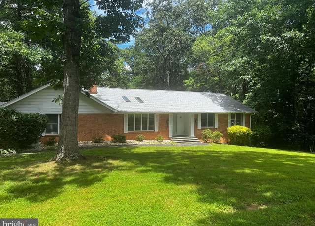 Property at 123 Country Club Dr, Stanardsville, VA 22973, 4 beds, 3 baths