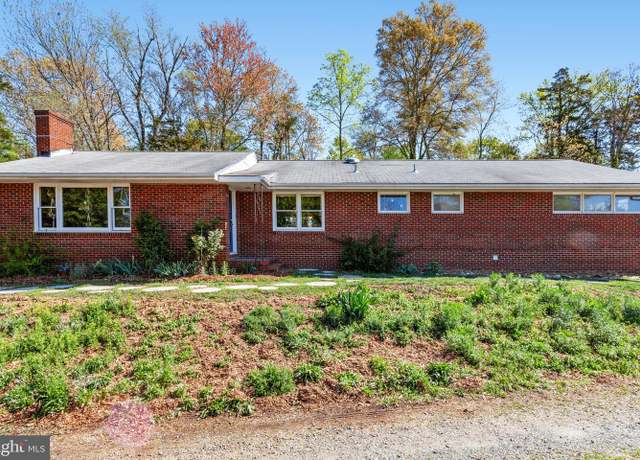 Property at 1022 Clearview Ave, Fredericksburg, VA 22405, 4 beds, 2 baths
