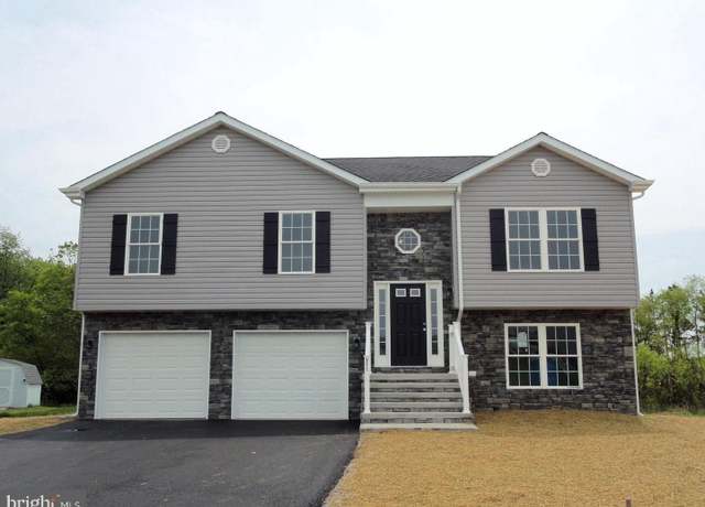 Property at 552 Ives St, Martinsburg, WV 25405, 4 beds, 3 baths