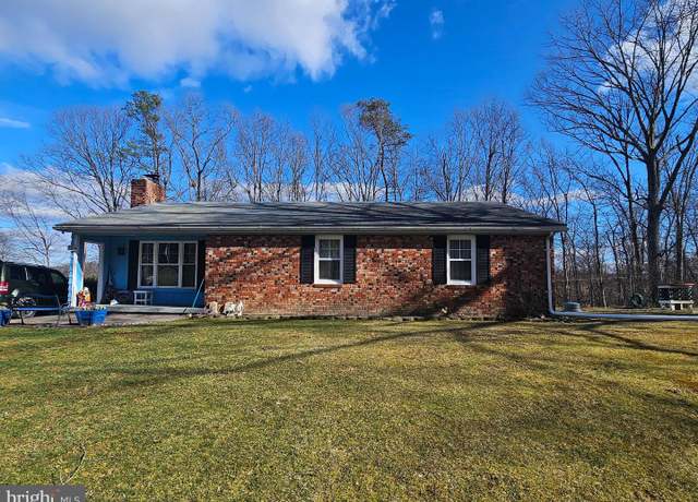 Property at 105 English Muffin Ct, Berkeley Springs, WV 25411, 3 beds, 2 baths