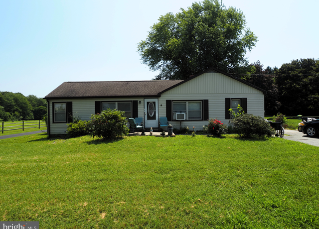 Property at 776 Lorewood Grove Rd, Middletown, DE 19709, 3 beds, 1.5 baths