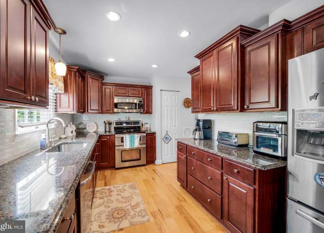 Property at 5 Hurst Oak Ct, Baltimore, MD 21236, 5 beds, 4 baths