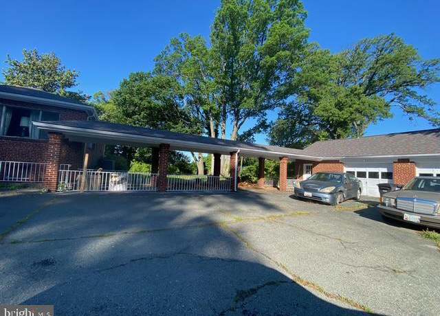 Property at 200 69th Pl, Capitol Heights, MD 20743, 4 beds, 4.5 baths