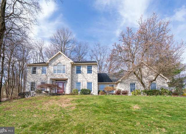 Property at 14 Forest View Dr, Wernersville, PA 19565, 4 beds, 3 baths