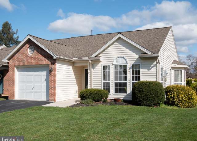 Property at 8 Tunbridge Ln, Carlisle, PA 17015, 2 beds, 2 baths