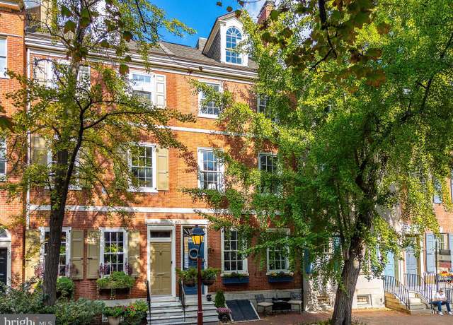 Property at 517 Pine St, Philadelphia, PA 19106, 6 beds, 4.5 baths