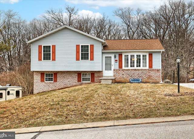 Property at 110 Gardenia Dr, Hanover, PA 17331, 3 beds, 2.5 baths