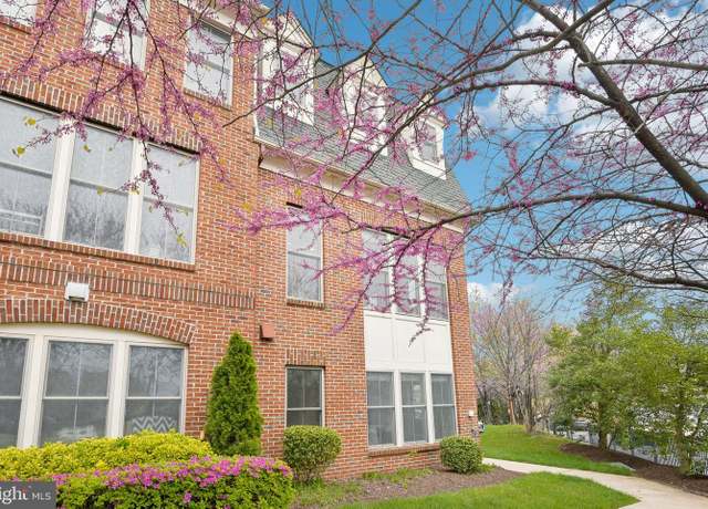 Property at 3501 S Four Mile Run Dr, Arlington, VA 22206, 3 beds, 3.5 baths