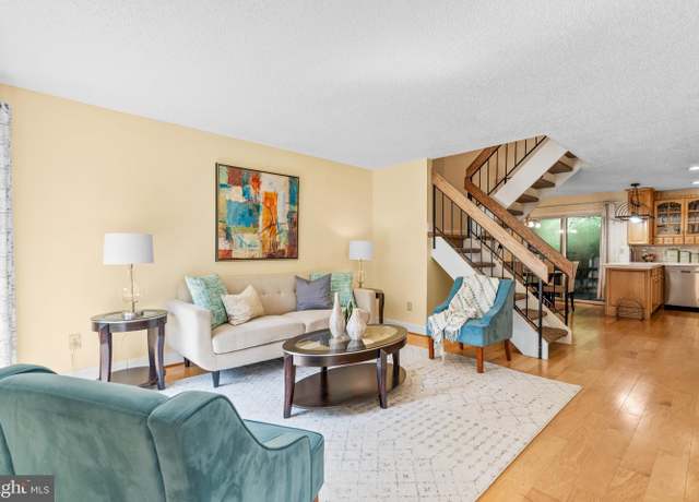 Property at 12130 Captiva Ct, Reston, VA 20191, 2 beds, 2.5 baths