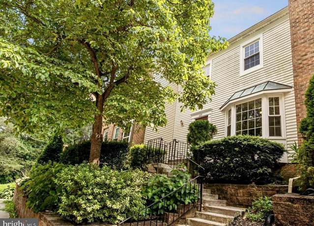 Property at 6105 Heron Pond Ct, Burke, VA 22015, 3 beds, 3.5 baths