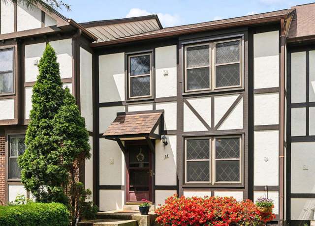 Property at 33 Lyndhurst Ct, Sterling, VA 20165, 3 beds, 2.5 baths